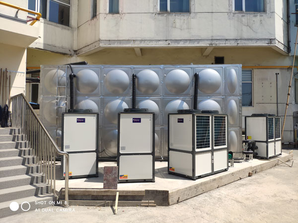 无锡锦湖大酒店安装50吨空气源热泵热水系统